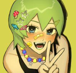 Rule 34 | 1girl, bandaid, bandaid on face, bandaid on nose, blue eyes, blush, fish hair ornament, foo fighters (jojo), food-themed hair ornament, green background, green hair, green lips, hair ornament, hairclip, highres, jewelry, jojo no kimyou na bouken, looking at viewer, mushroom hair ornament, necklace, open mouth, portrait, short hair, simple background, smile, smiley face, solo, star (symbol), star hair ornament, stone ocean, v, wceskub