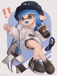 Rule 34 | !, !!, 1girl, artist name, black hat, blue background, blue hair, bucket hat, cellphone, commentary request, drink, full body, grey eyes, ha r a k, hat, highres, holding, holding drink, inkling, inkling girl, inkling player character, long hair, nintendo, open mouth, phone, print sweater, sleeves past wrists, solo, splatoon (series), splatoon 3, sweater, tentacle hair, twitter username, two-tone background, white background, white sweater
