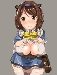 Rule 34 | 10s, 1girl, bad id, bad pixiv id, bow, bowtie, breasts, brown eyes, brown hair, cleavage, cleavage cutout, clothing cutout, draph, granblue fantasy, grey background, hair bobbles, hair ornament, hairband, highres, horns, large breasts, looking at viewer, matching hair/eyes, paizuri invitation, short hair, simple background, solo, thighhighs, uni mmtab, white thighhighs, yaia (granblue fantasy), yellow bow, zettai ryouiki