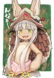 Rule 34 | 1other, :3, body fur, border, ears through headwear, furry, green background, green eyes, hat, horizontal pupils, horns, long hair, looking at viewer, made in abyss, nanachi (made in abyss), sidelocks, smile, solo, topless, upper body, whiskers, white border, white hair, yoban