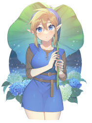 1girl belt blonde_hair blue_eyes blue_flower blue_hat breasts brown_belt brown_shirt cowboy_shot flower genderswap genderswap_(mtf) hair_between_eyes hat highres holding holding_umbrella large_breasts leaf_umbrella link long_sleeves nintendo pointy_ears ponytail rain shirt simple_background solo the_legend_of_zelda the_legend_of_zelda:_breath_of_the_wild ttanuu. umbrella water wet white_flower