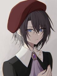 Rule 34 | 1boy, ascot, backlighting, beret, black shirt, blue eyes, brooch, brown hair, commentary, frown, grey background, hand on own chest, hat, highres, jewelry, kanon (umineko), looking at viewer, male focus, profile, purple ascot, red hat, seina1211, shirt, short hair, simple background, solo, twitter username, umineko no naku koro ni, upper body