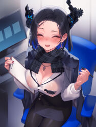 1girl ^_^ asymmetrical_horns black_hair black_scarf black_skirt blue_hair breasts chair cleavage closed_eyes colored_inner_hair computer_keyboard demon_horns desk dress_shirt earrings fingernails floating_earring flower forehead formal_clothes from_above high-waist_skirt highres holding holding_notepad holding_pen hololive hololive_english horn_flower horns indoors jacket jacket_on_shoulders jewelry kutori_pan&#039;ya lapels large_breasts light_blush mole mole_under_eye monitor multicolored_hair nail_polish necklace nerissa_ravencroft nerissa_ravencroft_(casual) notepad office_chair office_lady official_alternate_costume official_alternate_hairstyle open_mouth pankura pen pencil_skirt plaid_clothes plaid_scarf red_nails ring scarf shirt shirt_tucked_in short_hair signature sitting skirt skirt_suit solo suit suit_jacket swivel_chair two-sided_fabric two-sided_jacket virtual_youtuber white_shirt