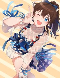 Rule 34 | 1girl, ;d, blue bow, blue dress, blue eyes, blue ribbon, bow, brown hair, commentary, diagonal stripes, dress, frilled cuffs, hair bow, hand on own knee, idol, idolmaster, idolmaster million live!, kamille (vcx68), leaning forward, looking at viewer, medium hair, one eye closed, open mouth, pleated dress, ponytail, ribbon, satake minako, short sleeves, smile, solo, standing, striped, striped background, w