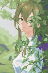 Rule 34 | 1girl, commentary, from side, green eyes, green hair, gumi, leaf, light smile, looking to the side, medium hair, outdoors, plant, shirt, sidelocks, solo, upper body, vocaloid, white shirt, wounds404