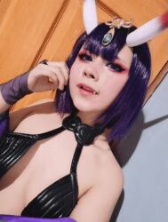 Rule 34 | 1girl, animated, bare shoulders, breasts, cleavage, cosplay, fate/grand order, fate (series), female focus, horns, looking at viewer, mexican (nationality), open mouth, photo (medium), purple background, purple eyes, purple hair, rabbit.exe, real life, short hair, shuten douji (fate), shuten douji (fate) (cosplay), simple background, skin-covered horns, small breasts, solo, tagme, teeth, upper body, video