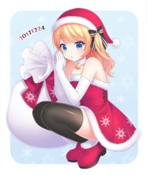 Rule 34 | 1girl, bell, black bow, black thighhighs, blonde hair, blue eyes, blush, bow, dated, elbow gloves, gloves, hair bow, hat, long hair, original, parted lips, red hat, sack, santa costume, santa hat, snowflakes, solo, squatting, thighhighs, white gloves, yamayu