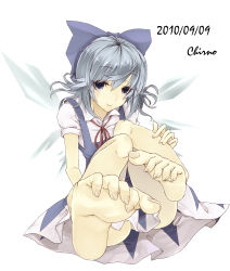 Rule 34 | 1girl, :&gt;, absurdres, bad feet, barefoot, blue eyes, blue hair, bow, character name, cirno, clothes between thighs, eyelashes, feet, foot focus, foreshortening, hair bow, highres, looking at viewer, matching hair/eyes, muso-comet, short hair, sitting, smile, soles, solo, toenails, toes, touhou, wings