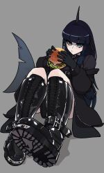 Rule 34 | 1girl, absurdres, artemis of the blue, atelier live, belt boots, black footwear, black gloves, black hair, blunt bangs, blush, boots, burger, closed mouth, coat, combat boots, convenient leg, cross-laced footwear, eating, food, full body, gloves, green eyes, grey background, highres, holding, holding food, jacket, knee boots, lace-up boots, long hair, long sleeves, looking at viewer, muds, platform footwear, shark fin, simple background, sitting, solo, tail, virtual youtuber, zipper