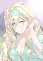 Rule 34 | 1girl, alcohol, aqua eyes, blonde hair, blush, breasts, buttons, champagne, champagne flute, cleavage, collarbone, cup, drinking glass, glass, hair between eyes, hairband, holding, kantai collection, large breasts, long hair, mikage takashi, mole, mole under eye, purple background, richelieu (kancolle), shirt, simple background, smile, solo, sparkle, twitter username, upper body