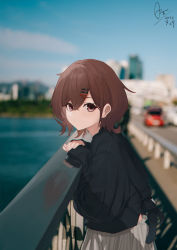 Rule 34 | 1girl, absurdres, aki (user rpvr8377), arm rest, black shirt, blurry, blurry background, bridge, brown hair, dated, highres, higuchi madoka, idolmaster, idolmaster shiny colors, looking at viewer, looking to the side, outdoors, photo background, shirt, signature, solo