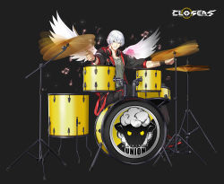 Rule 34 | 1boy, closers, drum, drum set, drumsticks, full body, green eyes, highres, instrument, j (closers), musical note, piano, short hair, smile, solo, white hair, wings