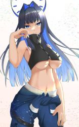 Rule 34 | 1girl, alternate costume, black hair, blue hair, blunt bangs, breasts, chariot (teachariot828), clothes around waist, colored inner hair, cowboy shot, hair intakes, highres, hololive, hololive english, large breasts, long hair, looking at viewer, midriff, multicolored hair, navel, ouro kronii, sidelocks, sleeveless turtleneck crop top, smile, solo, underboob, virtual youtuber