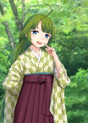 1girl ahoge alternate_costume blue_eyes braid commentary_request green_hair green_kimono hakama hashtag-only_commentary highres japanese_clothes kantai_collection kimono long_hair mole mole_under_mouth open_mouth purple_hakama round_teeth single_braid smile solo sorairo_haruka teeth tree upper_teeth_only very_long_hair yagasuri yuugumo_(kancolle)