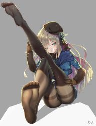 Rule 34 | 1girl, absurdres, artist name, ass, bad id, bad pixiv id, black hat, black pantyhose, blonde hair, blush, breasts, brown gloves, commentary request, fang, fate/grand order, fate (series), feet, flower, gd. fengzi, gloves, green eyes, grey background, grey flower, hair flower, hair ornament, hat, highres, leg up, long hair, long sleeves, looking at viewer, lord el-melloi ii case files, no shoes, pantyhose, reines el-melloi archisorte, simple background, smile, solo, two-tone background, white background