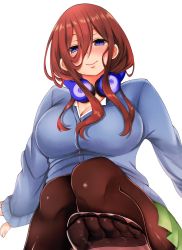 Rule 34 | 1girl, adahcm, black pantyhose, blue cardigan, blue eyes, blush, breasts, brown hair, cardigan, cleavage, closed mouth, commentary request, feet, go-toubun no hanayome, green skirt, hair between eyes, headphones, headphones around neck, highres, large breasts, legs, long sleeves, looking at viewer, nakano miku, pantyhose, simple background, skirt, smile, thighs, toes, white background