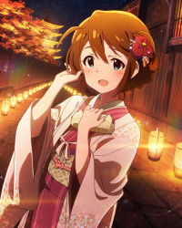 Rule 34 | 10s, 1girl, alternate hairstyle, baba konomi, blush, braid, brown hair, character name, flower, green eyes, hair flower, hair ornament, idolmaster, idolmaster million live!, japanese clothes, jpeg artifacts, kimono, looking at viewer, musical note, official art, short hair, signature, smile, solo