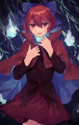 Rule 34 | 1girl, black shirt, blue bow, bow, cloak, disembodied head, divine spirit (touhou), floating head, hair bow, highres, long sleeves, looking at viewer, oito (bowstringsmall), open mouth, red cloak, red eyes, red hair, red skirt, sekibanki, sekibanki day, shirt, short hair, skirt, smile, solo, touhou, willow
