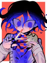 Rule 34 | 1boy, a (poipiku 325815), black hair, bleeding, blood, blood on face, border, character doll, checkered clothes, checkered scarf, closed mouth, commentary request, danganronpa (series), danganronpa v3: killing harmony, hair between eyes, hands up, holding, holding scissors, iruma miu, jacket, limited palette, long sleeves, male focus, oma kokichi, orange background, purple eyes, scarf, scissors, short hair, smile, solo, straitjacket, upper body, white border, white jacket