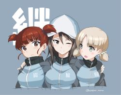 Rule 34 | 10s, 3girls, aki (girls und panzer), aqua eyes, arms at sides, bad id, bad pixiv id, blonde hair, blue background, breasts, brown eyes, brown hair, eyebrows, girls und panzer, hair between breasts, hair between eyes, hands on another&#039;s shoulders, jacket, long hair, long sleeves, looking at another, looking at viewer, medium breasts, mika (girls und panzer), mikko (girls und panzer), multiple girls, one eye closed, onsen man, open mouth, red hair, short twintails, smile, track jacket, track jersey, twintails, upper body