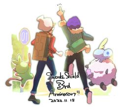 Rule 34 | 2boys, anniversary, arm up, bag, beanie, black pants, brown hair, commentary request, creatures (company), dark-skinned male, dark skin, dated, duffel bag, from behind, fur-trimmed jacket, fur trim, game freak, gen 8 pokemon, green bag, grey headwear, grookey, hat, highres, hop (pokemon), index finger raised, jacket, male focus, morio (poke orio), multiple boys, nintendo, pants, pokemon, pokemon (creature), pokemon swsh, purple hair, red shirt, shirt, shoes, short hair, sign, sleeves rolled up, sobble, suitcase, victor (pokemon), wooloo
