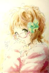 Rule 34 | 1girl, absurdres, bespectacled, blonde hair, blush, bow, closed mouth, color ink (medium), dated, glasses, green bow, green eyes, hair bow, hand on own face, hibike! euphonium, highres, kawashima sapphire, long sleeves, looking at viewer, nii manabu, pink-framed eyewear, pink sweater, short hair, signature, smile, solo, sweater, traditional media