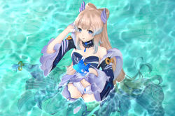 Rule 34 | 1girl, bare shoulders, blonde hair, blue bow, blue eyes, blush, bow, detached collar, detached sleeves, fish, frilled sleeves, frills, genshin impact, gloves, hair ornament, half gloves, in water, light smile, long hair, looking at viewer, miro2, multicolored hair, navel, partially submerged, sangonomiya kokomi, shorts, solo, tailcoat, thighhighs, two-tone hair, very long hair, vision (genshin impact), water, wet, white shorts