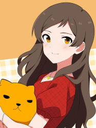 Rule 34 | 1girl, :3, blush, bracelet, brown hair, closed mouth, commentary request, holding, holding stuffed toy, idolmaster, idolmaster million live!, idolmaster million live! theater days, jewelry, kitazawa shiho, leaning back, long hair, looking at viewer, necklace, orange background, orange eyes, patterned clothing, red shirt, shirt, smile, solo, star (symbol), star necklace, stuffed animal, stuffed cat, stuffed toy, trinitro t, upper body, wavy hair