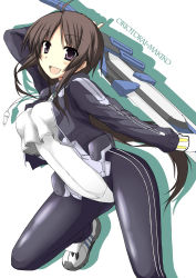 Rule 34 | 1girl, absurdres, antenna hair, arm behind head, arm up, bodysuit, breasts, brown hair, character name, double vertical stripe, gloves, highres, jewelry, kyoukaisenjou no horizon, long hair, necklace, open mouth, oriotorai makiko, pantyhose, pilot suit, purple eyes, shoes, sidelocks, simple background, smile, sneakers, solo, sword, tozuka natsuru, weapon, white background