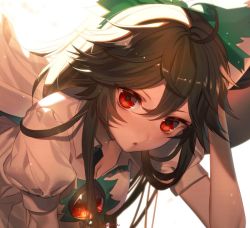 Rule 34 | 1girl, ahoge, backlighting, bow, breasts, brown hair, cape, cleavage, collared shirt, commentary request, green bow, hair between eyes, hair bow, hand in own hair, hand on own head, kikugetsu, long hair, looking at viewer, puffy short sleeves, puffy sleeves, red eyes, reiuji utsuho, shirt, short sleeves, solo, third eye, touhou, tsurime, upper body, white background, white cape, white shirt, wing collar