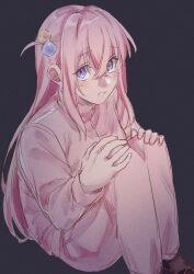 Rule 34 | 1girl, black background, blue eyes, blush, bocchi the rock!, commentary, cube hair ornament, elan ouo, gotoh hitori, hair ornament, jacket, long sleeves, looking at viewer, pants, parted lips, pink hair, pink jacket, pink pants, simple background, sitting, solo, track jacket, track pants