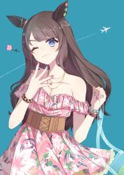 Rule 34 | 1girl, ;), absurdres, animal ears, bare shoulders, blue background, blue eyes, bracelet, breasts, brown hair, cleavage, corset, dress, floral print, highres, horse ears, horse girl, jewelry, long hair, necklace, off-shoulder dress, off shoulder, official alternate costume, official alternate hairstyle, official art, one eye closed, pink dress, simple background, small breasts, smile, solo, tosen jordan (aurore vacances) (umamusume), tosen jordan (umamusume), umamusume, yukinami pina