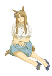 1girl absurdres alternate_costume animal_ears blue_eyes blue_footwear blue_skirt brown_hair commentary_request grass_wonder_(umamusume) grin high_heels highres horse_ears horse_girl horse_tail long_hair multicolored_hair on_ground puffy_short_sleeves puffy_sleeves ruukii_drift shirt short_sleeves sidelocks simple_background sitting skirt smile solo streaked_hair tail umamusume white_background white_hair white_shirt yokozuwari