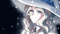 Rule 34 | 10s, 1girl, alternate clothes color, alternate color, black background, blonde hair, blue eyes, blush, c:, closed mouth, diana cavendish, eliln, female focus, hat, light particles, little witch academia, long hair, multicolored hair, simple background, smile, solo, two-tone hair, upper body, wavy hair, white hair, white hat, witch, witch hat