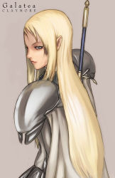 Rule 34 | 1girl, armor, blonde hair, blue eyes, cape, character name, claymore (series), claymore (sword), closed mouth, copyright name, galatea, grey background, long hair, looking at viewer, looking back, pauldrons, shoulder armor, simple background, smile, solo, standing, tea (nakenashi), upper body, weapon, weapon on back, white cape