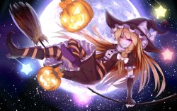 Rule 34 | 1girl, adapted costume, bakanoe, black gloves, blonde hair, boots, bow, braid, broom, brown dress, dress, elbow gloves, fingerless gloves, flying, full moon, gloves, grin, halloween, hat, hat bow, highres, jack-o&#039;-lantern, kirisame marisa, long hair, moon, night, one eye closed, pink eyes, puffy short sleeves, puffy sleeves, short sleeves, single braid, sky, smile, solo, star (sky), star (symbol), starry sky, striped clothes, striped thighhighs, thighhighs, touhou, very long hair, witch hat, zettai ryouiki