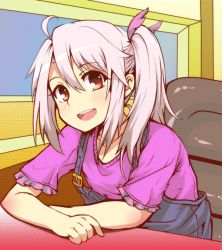 Rule 34 | 1girl, ahoge, alternate hairstyle, blush, casual, child, fate/kaleid liner prisma illya, fate (series), feather hair ornament, feathers, hair ornament, illyasviel von einzbern, open mouth, overalls, red eyes, shirt, side ponytail, silver hair, smile, solo, t-shirt, tanashi (mk2), twintails
