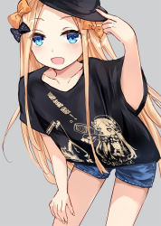 Rule 34 | 1girl, :d, abigail williams (fate), arm up, asle, bad id, bad pixiv id, black bow, black hat, black shirt, blonde hair, blue eyes, blue shorts, blush, bow, collarbone, commentary request, denim, denim shorts, fate/grand order, fate (series), forehead, grey background, hair bow, hand on headwear, hat, leaning forward, long hair, looking at viewer, open mouth, orange bow, parted bangs, polka dot, polka dot bow, print shirt, shirt, short shorts, short sleeves, shorts, simple background, smile, solo, translation request, very long hair