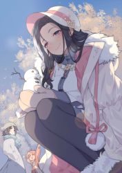 Rule 34 | 3girls, :d, black hair, black legwear, blonde hair, bonnet, boots, brown footwear, day, fur boots, grey headwear, hands in pockets, highres, ibex, jewelry, mittens, multiple girls, necklace, open mouth, original, outdoors, purple eyes, smile, snowman, squatting, thighhighs