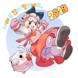 Rule 34 | 10s, 1girl, 2019, :d, alternate costume, commentary request, full body, fur trim, hat, hat with ears, japari symbol, kemono friends, korean commentary, korean text, long sleeves, looking at viewer, mittens, open mouth, outstretched arms, pig (kemono friends), pink mittens, puffy long sleeves, puffy pants, puffy sleeves, red ribbon, red skirt, ribbon, roonhee, round teeth, short hair, skirt, smile, solo, spread arms, teeth, translation request, upper body, white hair, yellow eyes