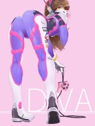 Rule 34 | 1girl, arched back, armor, ass, bent over, blowing bubbles, bodysuit, boots, bracer, breasts, brown eyes, brown hair, cameltoe, character name, chewing gum, controller, d.va (overwatch), dualshock, emblem, eyebrows, facepaint, facial mark, from behind, game controller, gamepad, gloss (hotglossed), gloves, hand up, headphones, highres, holding, leaning forward, legs apart, logo, long hair, long sleeves, looking at viewer, looking back, overwatch, overwatch 1, pauldrons, pilot suit, pink background, playstation controller, ribbed bodysuit, shoulder armor, shoulder pads, simple background, skin tight, small breasts, solo, thigh boots, thigh strap, thighhighs, turtleneck, whisker markings, white footwear, white gloves