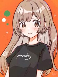 Rule 34 | 1girl, aoiyui, arms at sides, black shirt, brown eyes, brown hair, closed mouth, colored inner hair, dot nose, highres, long hair, looking at viewer, multicolored hair, orange background, original, shirt, short sleeves, sidelocks, signature, smile, solo, sparkle, straight hair, t-shirt, upper body, white hair