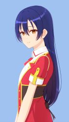 Rule 34 | 1girl, blue background, blue hair, blush, bokura no live kimi to no life, closed mouth, from side, highres, long hair, looking at viewer, looking to the side, love live!, love live! school idol project, profile, ribbon, short sleeves, simple background, smile, solo, sonoda umi, standing, swept bangs, yellow eyes