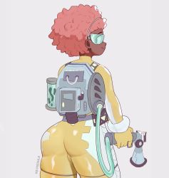 Rule 34 | 1boy, ass, bodysuit, charley (ms pigtails), cowboy shot, dark skin, dark-skinned male, from behind, grey background, highres, holding, looking at viewer, looking back, original, pink hair, profile, shadow, simple background, sky guy art, smile, solo, yellow bodysuit