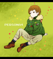 Rule 34 | 1girl, atlus, bad id, bad pixiv id, brown eyes, brown hair, full body, fur trim, green background, jacket, letterboxed, pants, pants rolled up, parka, persona, persona 4, satonaka chie, shoes, short hair, simple background, sitting, socks, solo, todoroki suyoshi
