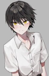 Rule 34 | 1boy, absurdres, agamemega, black hair, black pants, blush, breast pocket, buttons, collarbone, collared shirt, grey background, hair between eyes, highres, kogane-kun (agamemega), looking at viewer, male focus, mole, mole under eye, mole under mouth, original, pants, pocket, shirt, short hair, short sleeves, simple background, smile, solo, upper body, white shirt, yellow eyes