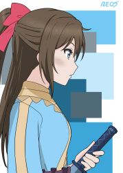 Rule 34 | 1girl, absurdres, aqua eyes, aqua kimono, artist name, artist request, aye battle sir (love live!), blue eyes, blush, bow, breasts, brown bow, brown hair, close-up, eieisa (love live!), female focus, floral print, from behind, hair between eyes, hair bow, hakama, half updo, high collar, high ponytail, highres, japanese clothes, kimono, long hair, looking at viewer, looking back, love live!, love live! nijigasaki high school idol club, love live! school idol festival, orange bow, osaka shizuku, parted lips, ponytail, purple hakama, red bow, small breasts, smile, solo, upper body, wide sleeves, yukata