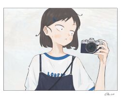 Rule 34 | 1girl, :&lt;, bob cut, border, brown hair, camera, clothes writing, commentary, dated, hair ornament, hairclip, hand up, highres, holding, holding camera, iwakura mitsumi, light blush, looking to the side, shirt, short hair, short sleeves, signature, simuyutou, skip to loafer, solo, t-shirt, upper body, white background, white border, white shirt