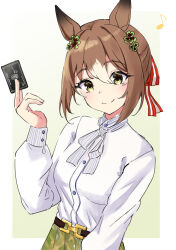 Rule 34 | 1girl, absurdres, animal ears, belt, bow, bowtie, breasts, brown hair, closed mouth, clover hair ornament, collared shirt, credit card, eighth note, fine motion (umamusume), green skirt, hair ornament, hand up, highres, horse ears, long sleeves, musical note, shirt, shirt tucked in, short hair, skirt, small breasts, smile, solo, split mouth, tiara (871220), umamusume, upper body, white shirt, yellow eyes