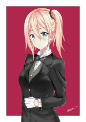 Rule 34 | 1girl, alternate costume, blonde hair, blue eyes, bow, bowtie, butler, buttons, closed mouth, commentary, double-breasted, female butler, gloves, hayasaka ai, highres, kaguya-sama wa kokurasetai ~tensai-tachi no renai zunousen~, long hair, looking at viewer, nonbire, red background, side ponytail, simple background, solo, tuxedo, twitter username, upper body, white gloves
